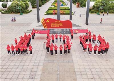 从农民出身穷小子，到受人尊敬的全能兵王，王忠心都经历了什么